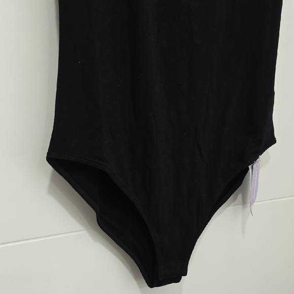 Sleek Black Women's Bodysuit - Picture 7 of 12